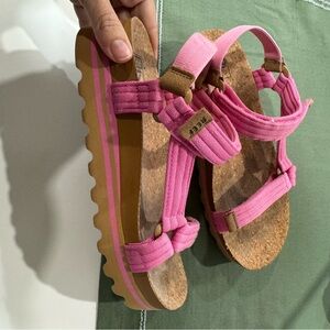 Reef Vibrant Pink Strap Sandals